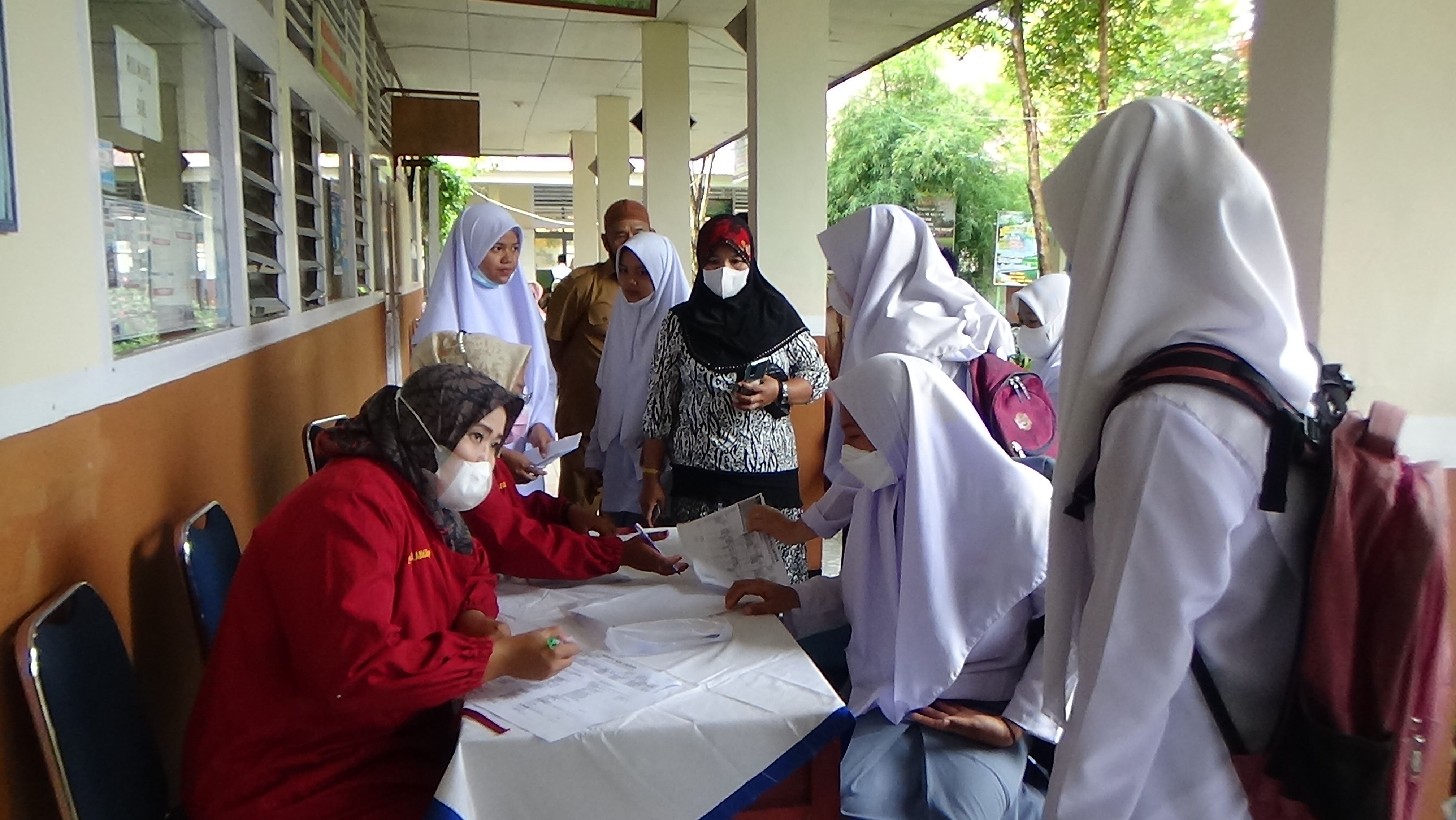 Vaksinasi Covid-19 di SMAN 1 Batang Kapas