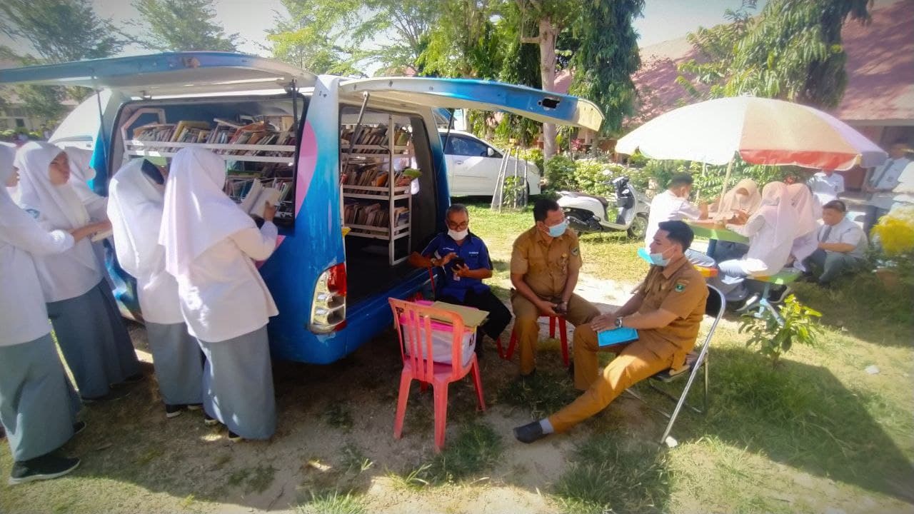 Kegiatan Pelayanan Pustaka Keliling Dinas Kearsipan Dan Perpustakaan Kabupaten Pesisir Selatan 